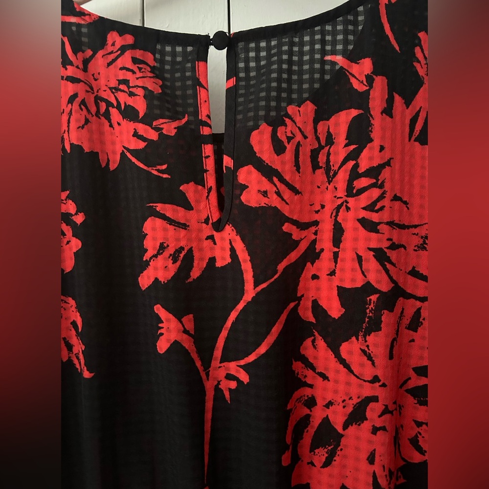 Black and Red Floral Midi Dress with 3/4 Ruched Sleeves - Picture 5 of 6